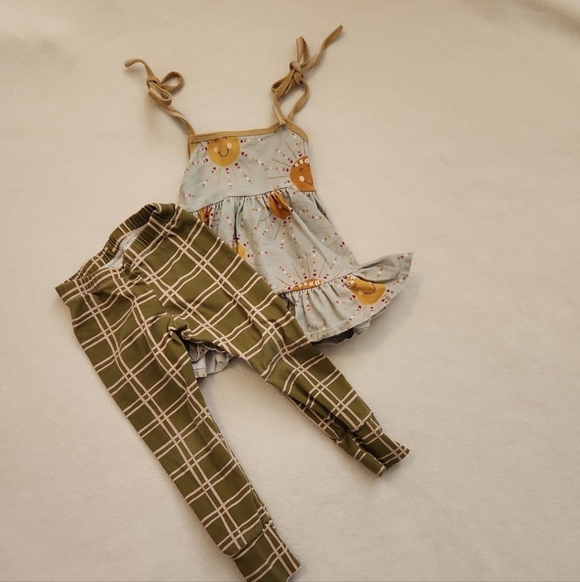 Outfit - Picture 1 of 6